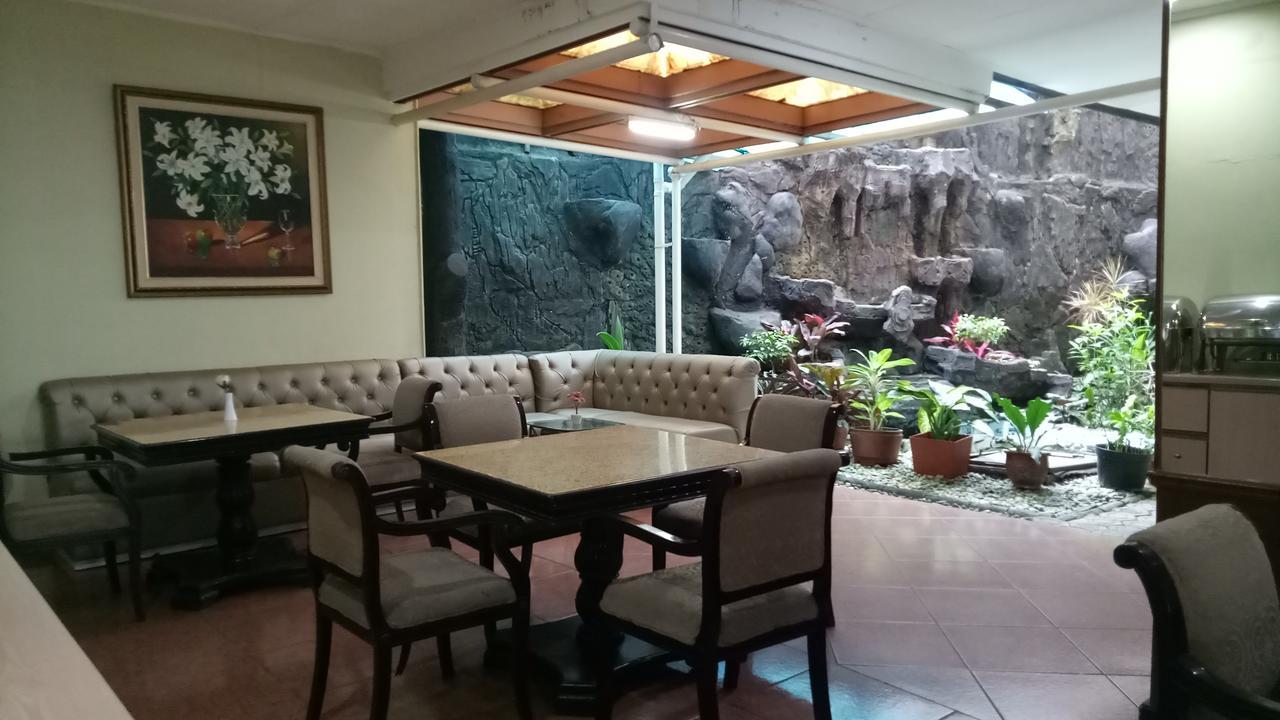 Hotel Mirah Sartika Bogor Esterno foto